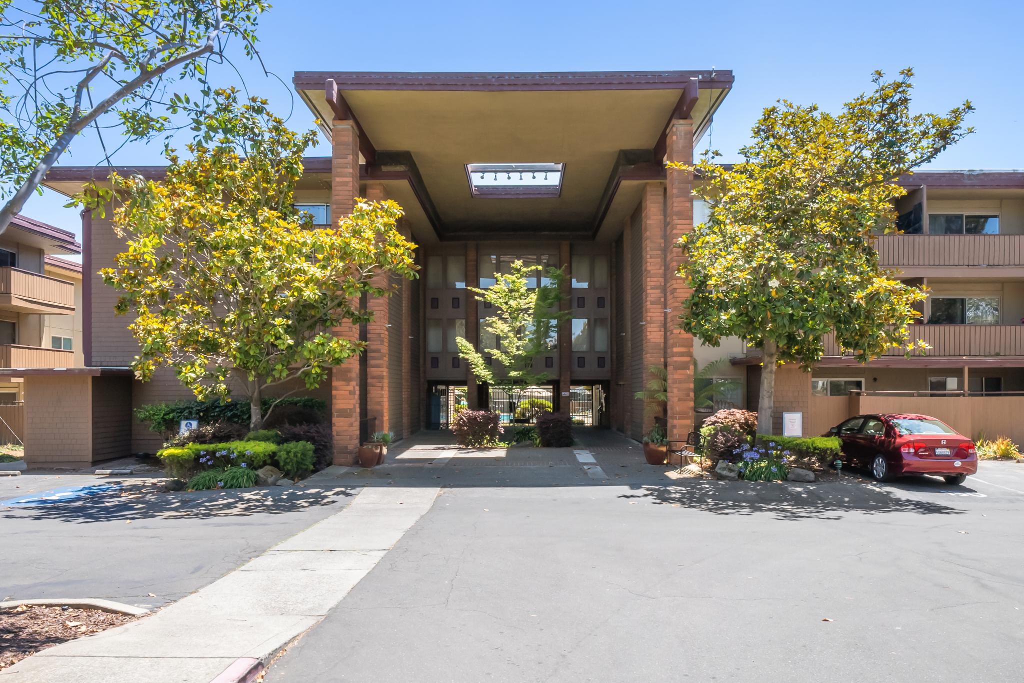 1333 Webster Street A208