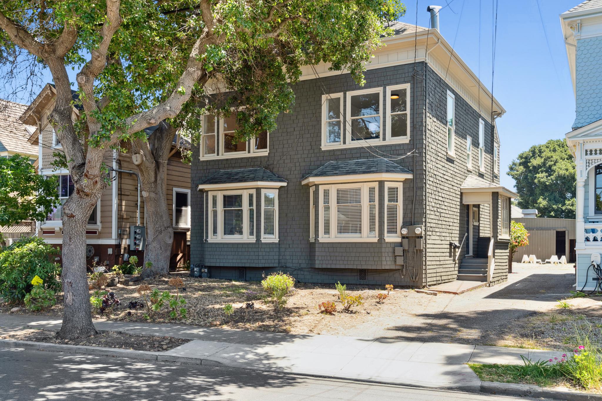 1334-36 Versailles Avenue