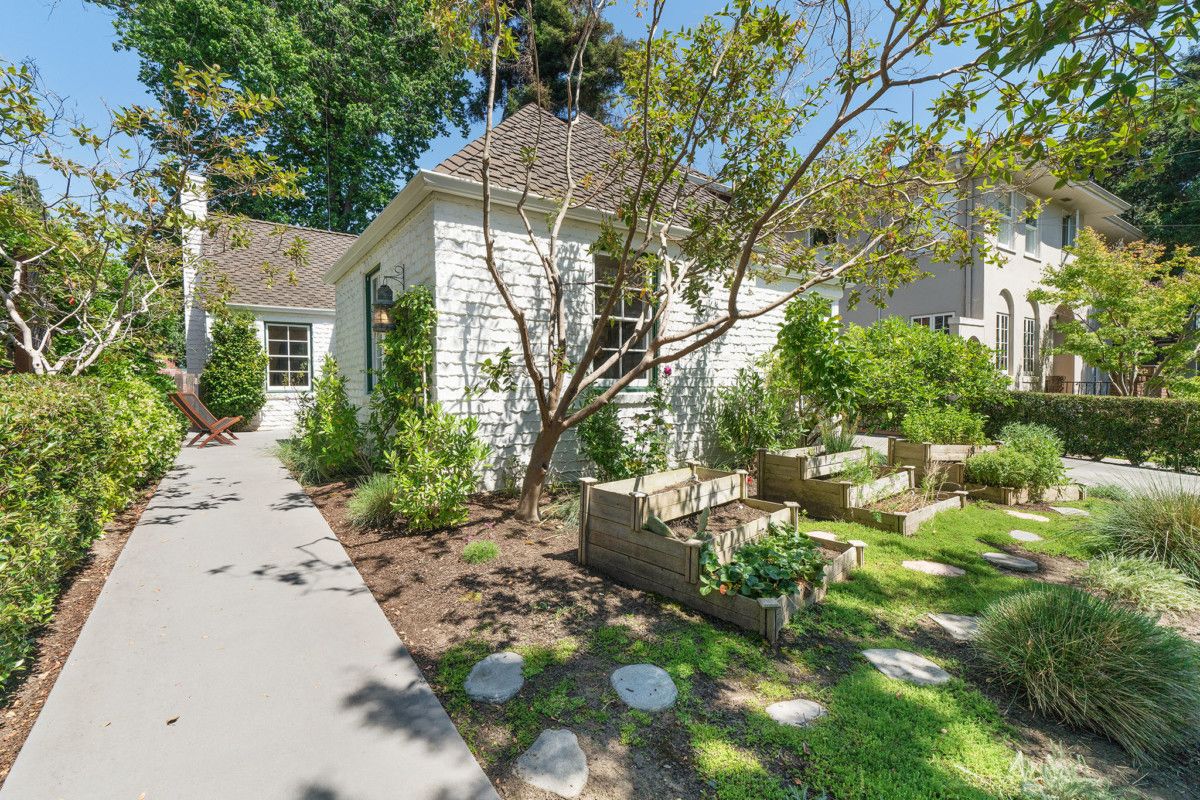 1244 Hawthorne Street