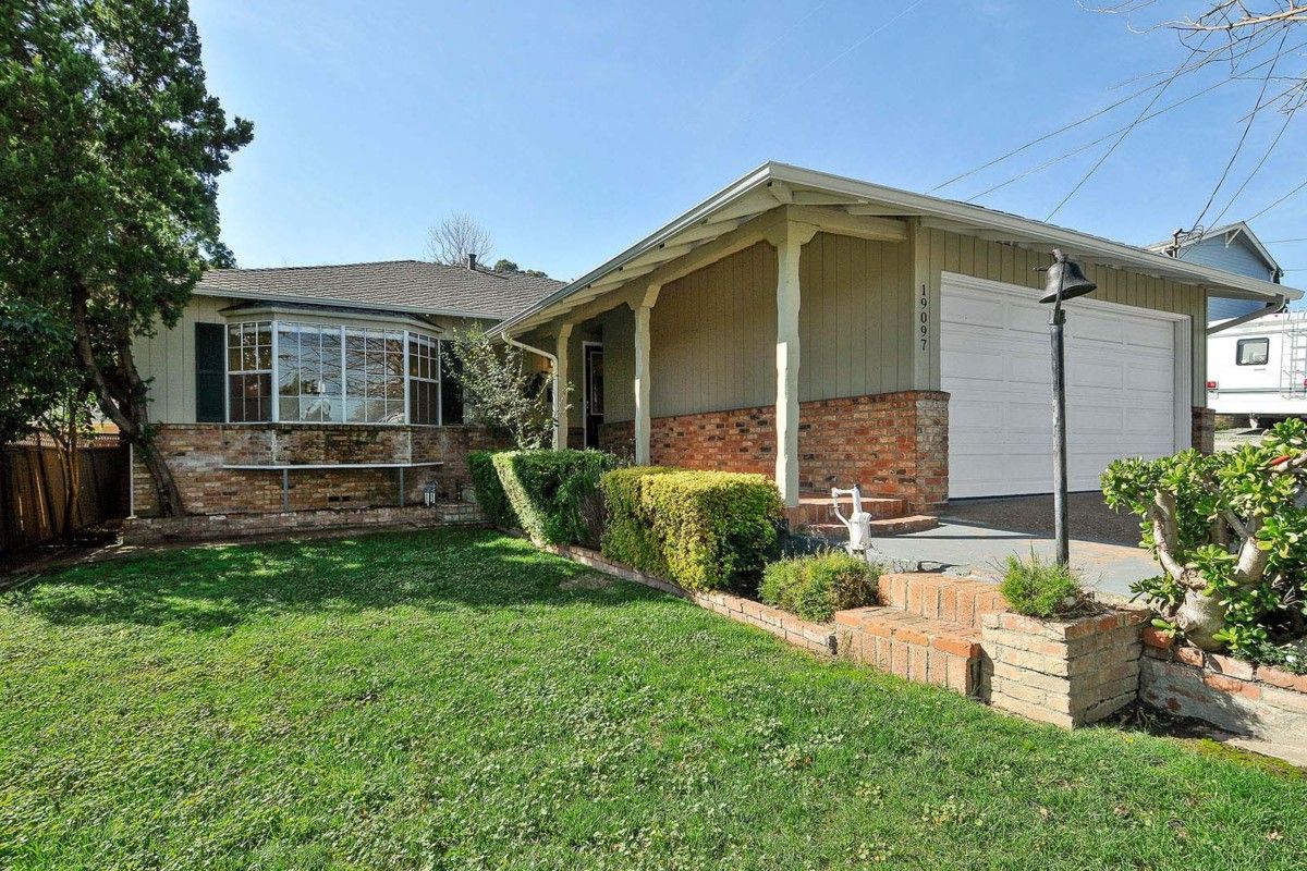 19097 Carlton Avenue