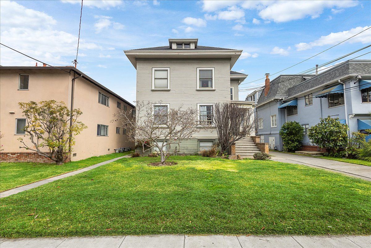 2149 Santa Clara Ave #M