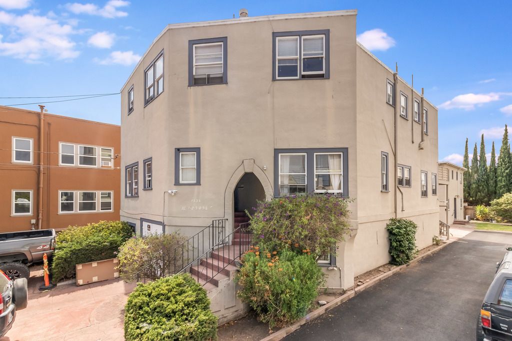 1535 Everett Street #5